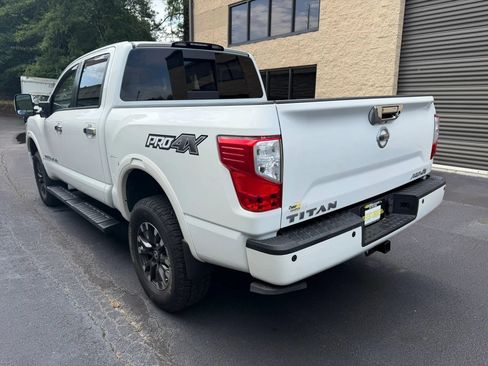 Used 2018 Nissan Titan PRO-4X w/ Pro-4x Convenience Package AWD/4WD image 9