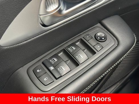 Used 2021 Chrysler Pacifica Touring-L w/ Uconnect Theater Family Group image 31