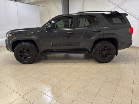 Used 2025 Toyota 4Runner TRD Off-Road Premium AWD/4WD image 3