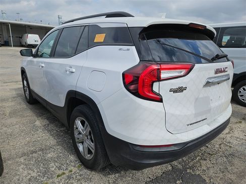 Used 2022 GMC Terrain SLE w/ Driver Convenience Package image 3