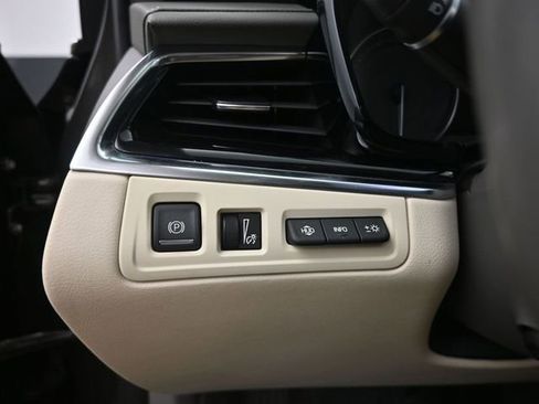 Used 2020 Cadillac XT6 Premium Luxury image 35