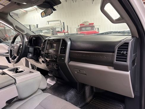 Used 2020 Ford F550 2WD Regular Cab Super Duty image 33
