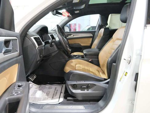 Used 2022 Volkswagen Atlas Cross Sport SEL Premium R-Line image 17