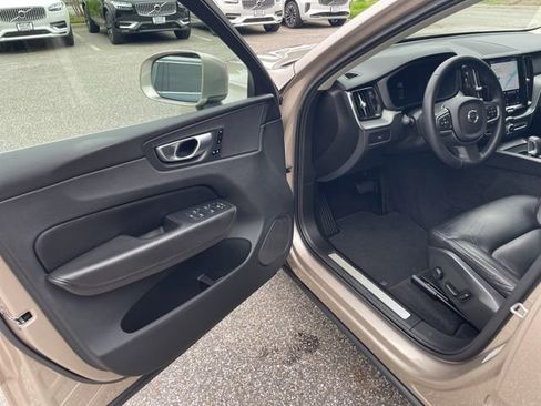 Certified 2023 Volvo XC60 B5 Core w/ Climate Package AWD/4WD image 11