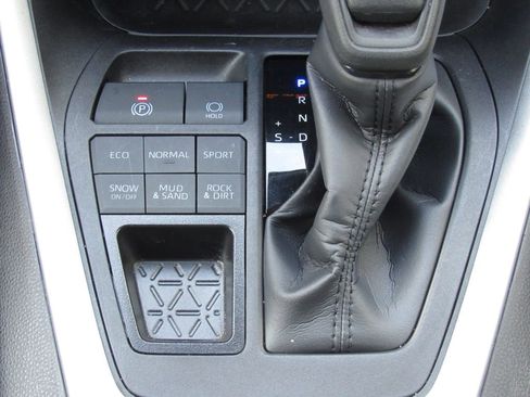 Certified 2024 Toyota RAV4 XLE w/ Convenience Package image 30