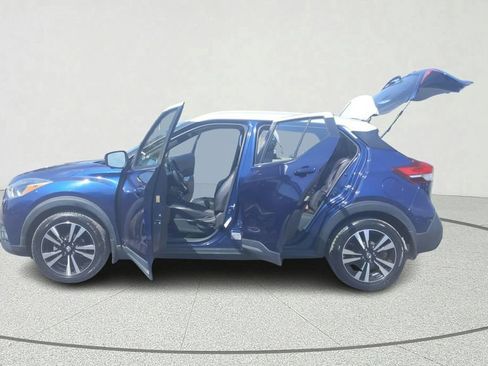 Used 2019 Nissan Kicks SR w/ SR Premium Package FWD image 11