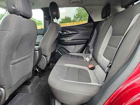 Used 2025 Chevrolet TrailBlazer LT FWD image 11