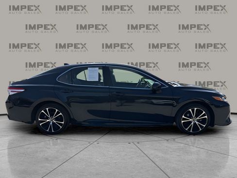 Used 2020 Toyota Camry SE image 6