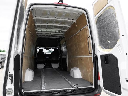 Used 2021 Mercedes-Benz Sprinter 2500 w/ Driver Convenience Package image 45