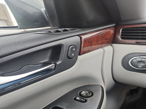 Used 2009 Chevrolet Impala LT w/ Luxury Edition Package image 25