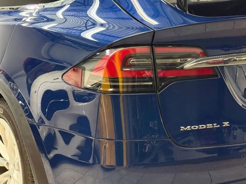 Used 2016 Tesla Model X 75D image 11