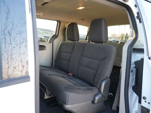 Used 2018 Dodge Grand Caravan SE w/ UConnect Hands-Free Group image 18