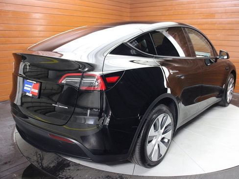 Used 2024 Tesla Model Y Long Range AWD/4WD image 13
