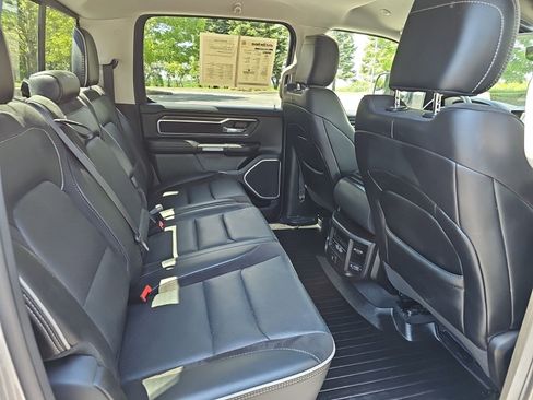 Used 2022 RAM 1500 Laramie AWD/4WD image 16