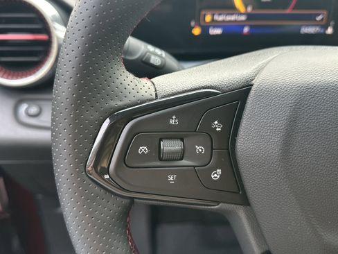 Certified 2025 Chevrolet Trax RS w/ Sunroof Package image 22