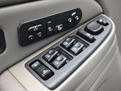 Used 2004 Chevrolet Suburban LT w/ Preferred Equipment Group RWD image 14