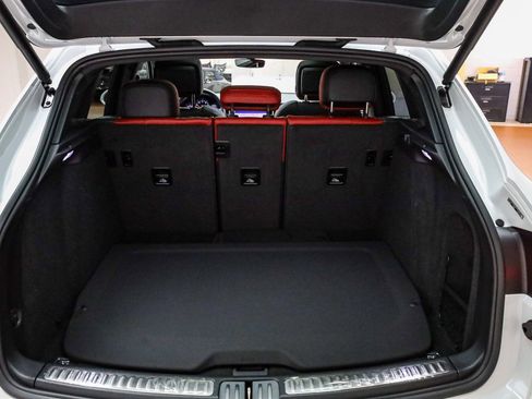 Certified 2025 Porsche Macan image 30