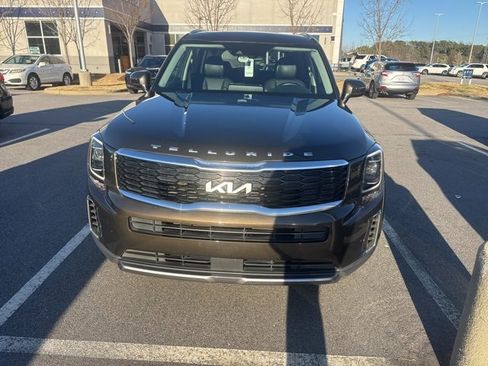 Used 2022 Kia Telluride S image 2