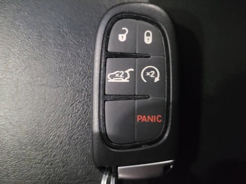 Used 2021 Jeep Cherokee Limited image 32