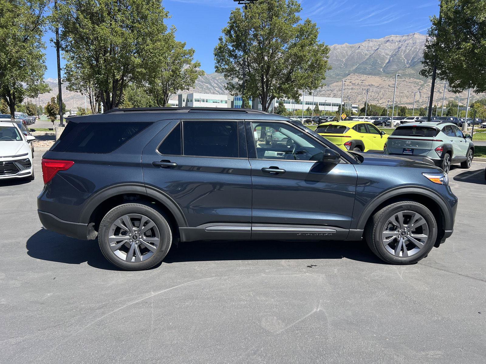 Used 2022 Ford Explorer XLT w/ Equipment Group 202A AWD/4WD image 14