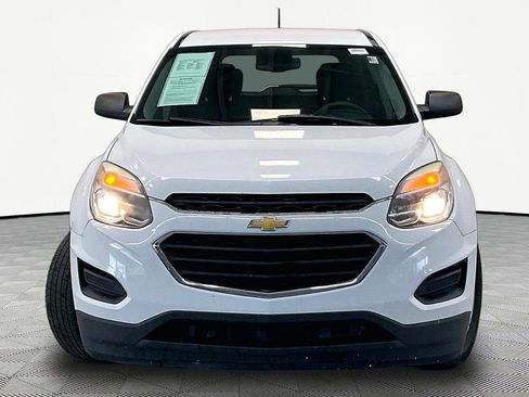 Used 2017 Chevrolet Equinox LS FWD image 2