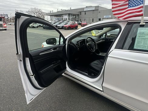 Used 2018 Ford Fusion Titanium AWD/4WD image 21