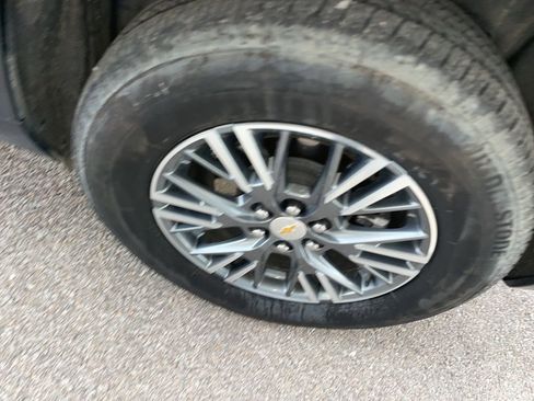 Used 2025 Chevrolet Traverse LT image 10