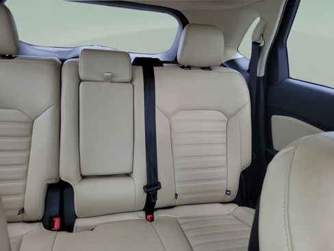 Used 2019 Ford Edge SEL w/ Equipment Group 201A FWD image 10