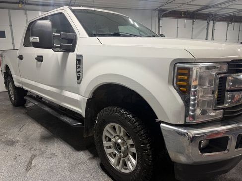 Used 2019 Ford F250 XLT w/ Camper Package image 3