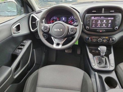 Used 2022 Kia Soul LX image 12