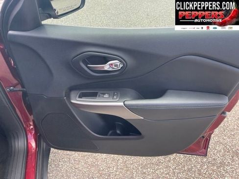 Used 2020 Jeep Cherokee Latitude Plus FWD image 20