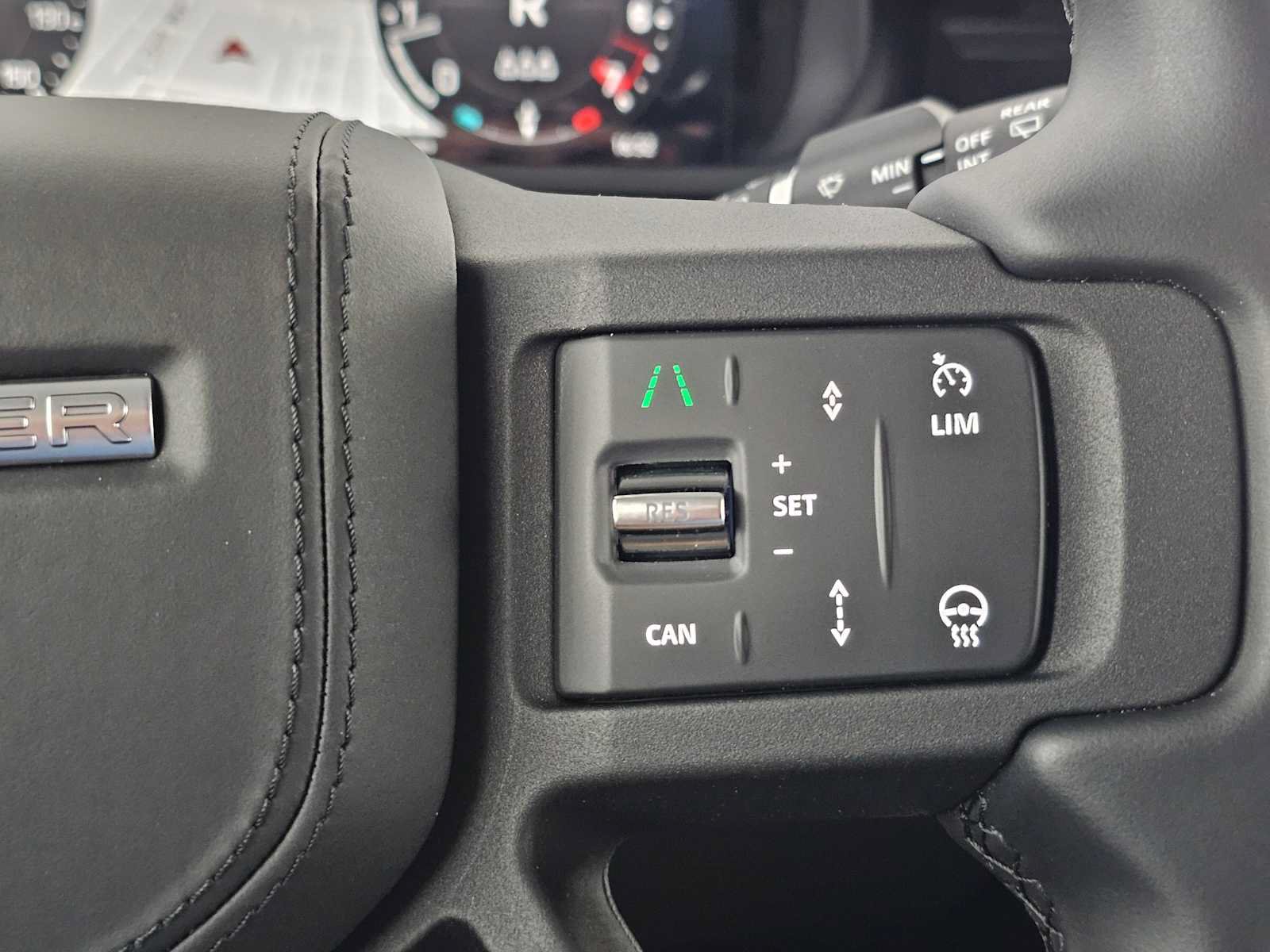 New 2025 Land Rover Defender 110 X AWD/4WD image 28