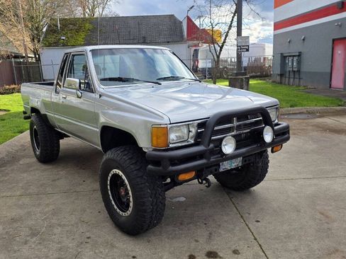 Used 1987 Toyota Pickup Deluxe AWD/4WD image 3