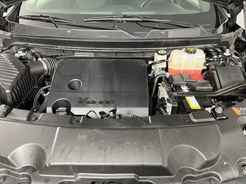 Used 2022 Chevrolet Traverse LT image 8