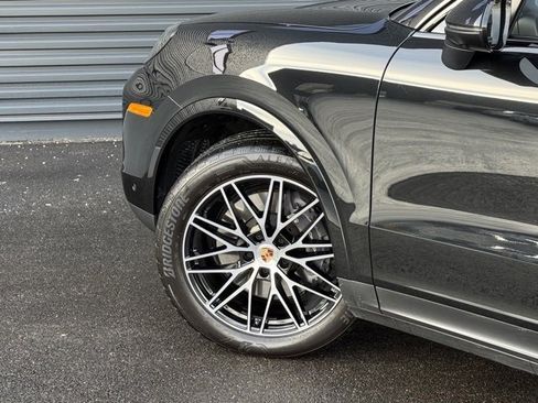 Certified 2025 Porsche Cayenne Coupe image 12