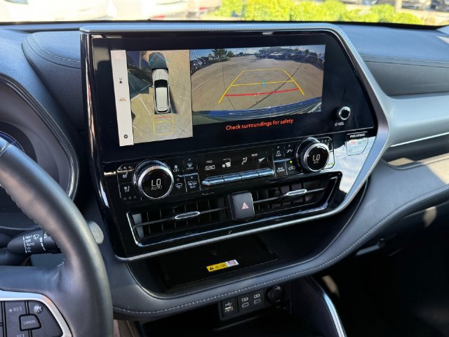 Used 2023 Toyota Highlander Platinum FWD image 18