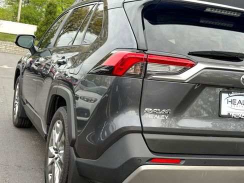 Used 2022 Toyota RAV4 Limited AWD/4WD image 10
