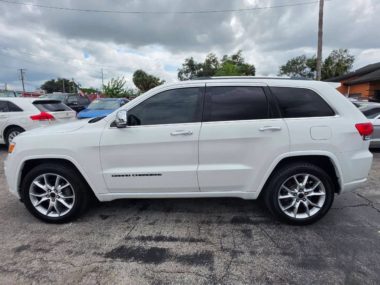 Used 2018 Jeep Grand Cherokee Overland RWD image 4
