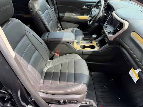 Used 2017 GMC Acadia Denali w/ Technology Package AWD/4WD image 12