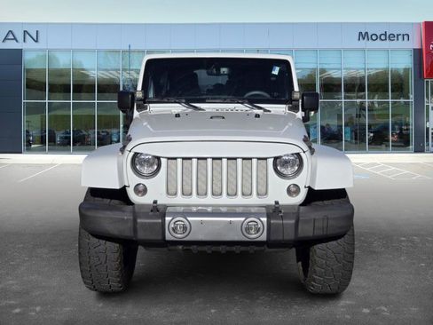 Used 2018 Jeep Wrangler Unlimited Sahara image 2