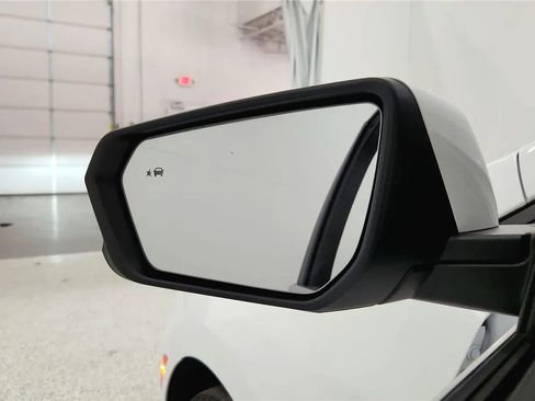 Used 2024 Chevrolet Equinox LT image 28