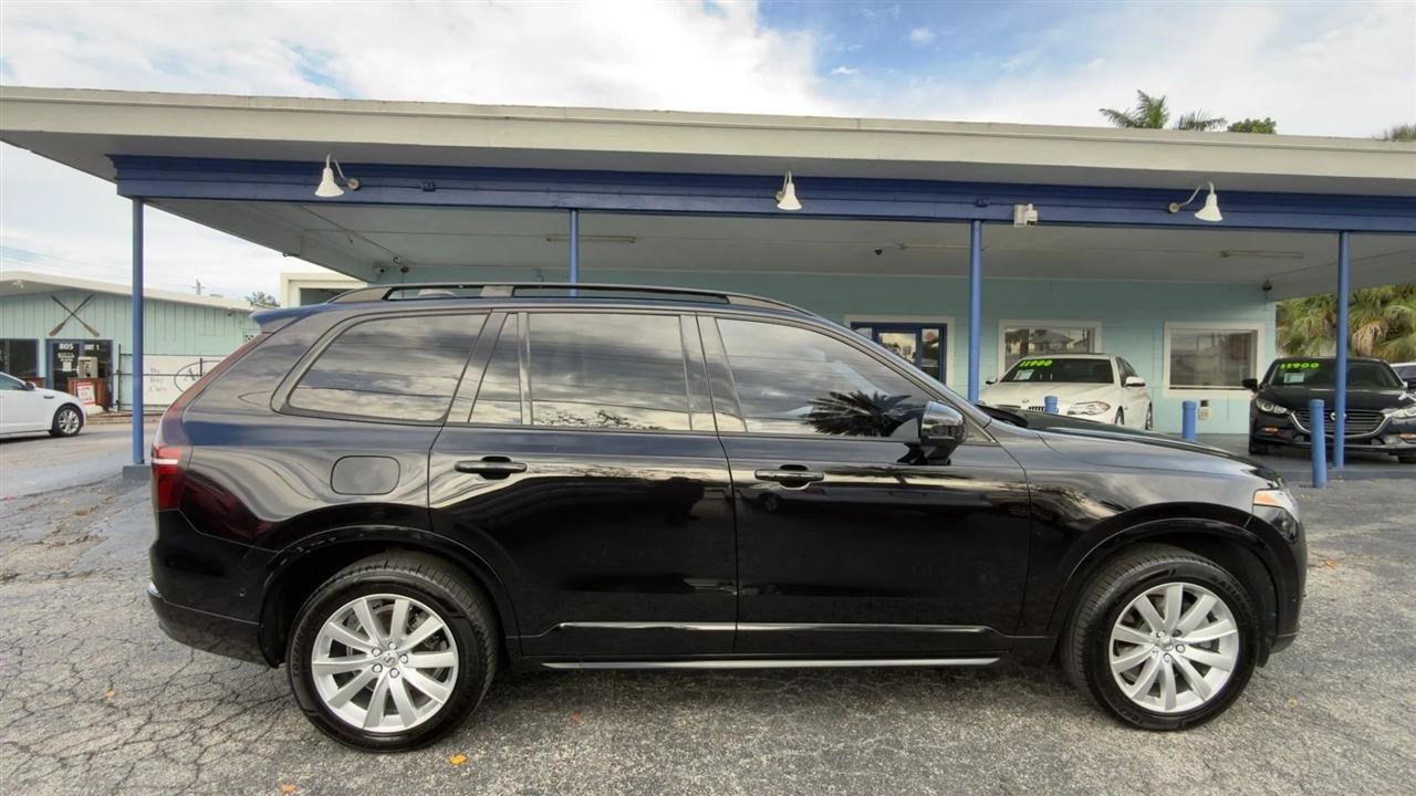 Used 2018 Volvo XC90 T5 Momentum w/ Convenience Package FWD image 6