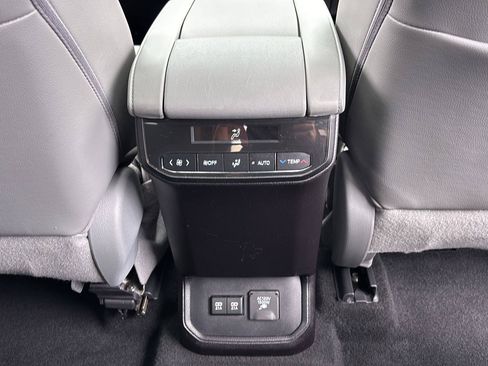 Used 2020 Toyota Highlander Limited AWD/4WD image 16