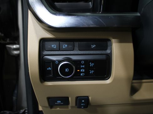 Used 2023 Ford F250 Lariat w/ Chrome Package image 8