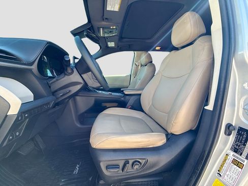 Used 2022 Toyota Sienna XLE AWD/4WD image 22