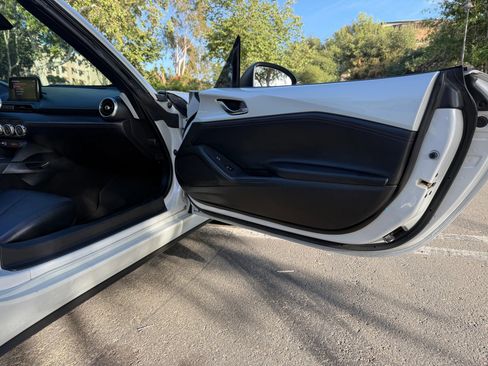 Used 2018 MAZDA MX-5 Miata RF Grand Touring RWD image 31