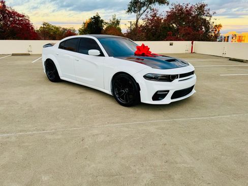 Used 2017 Dodge Charger R/T RWD image 16
