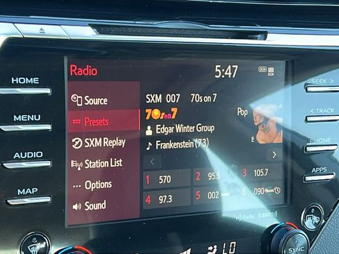 Used 2020 Toyota Camry SE w/ Sunroof Package FWD image 15