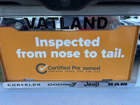 Certified 2024 Jeep Wagoneer L Series II w/ Flexible Seating Group image 9