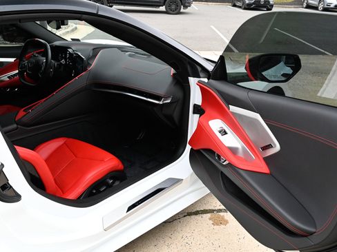 Used 2021 Chevrolet Corvette Stingray Preferred Conv w/ Z51 Performance Package RWD image 35